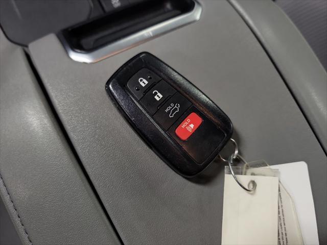 Photo of 2020 Midnight Black Metallic Toyota Highlander