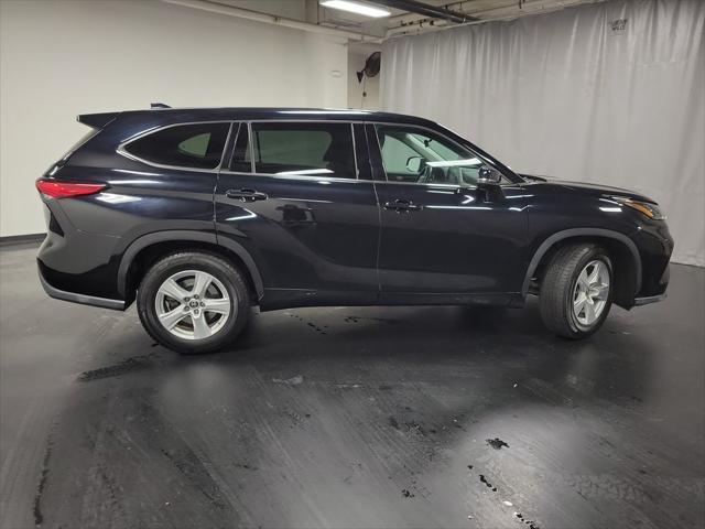 Photo of 2020 Midnight Black Metallic Toyota Highlander