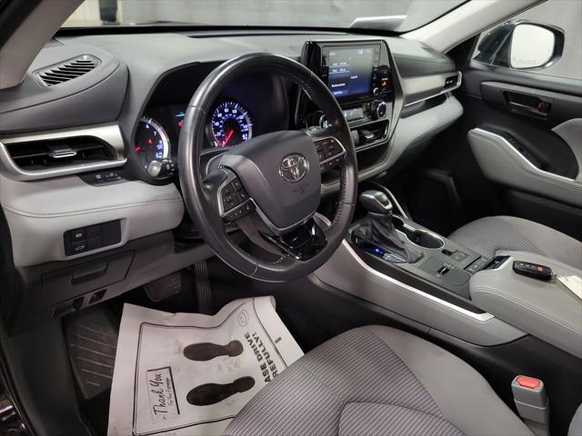 Photo of 2020 Midnight Black Metallic Toyota Highlander