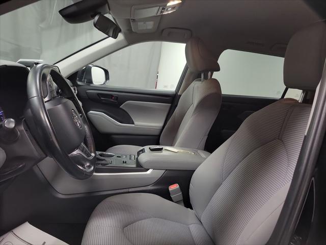 Photo of 2020 Midnight Black Metallic Toyota Highlander