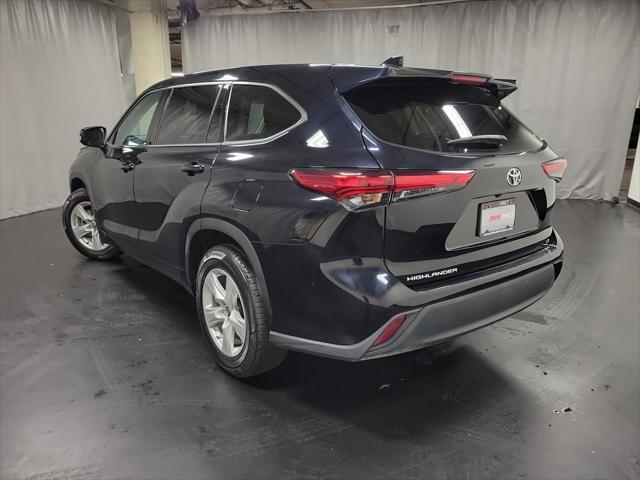 Photo of 2020 Midnight Black Metallic Toyota Highlander