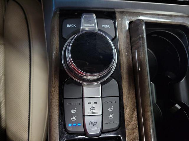 Photo of 2019 Victoria Black Genesis G90