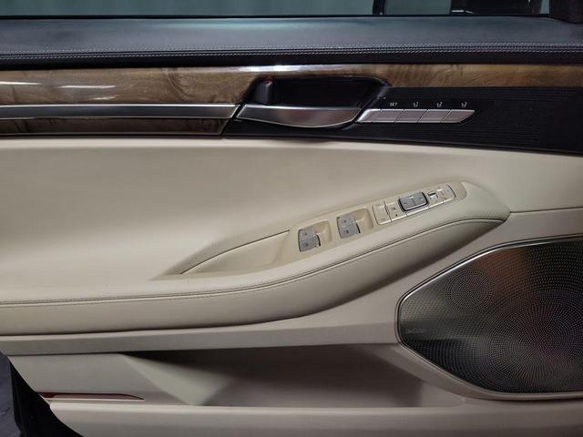 Photo of 2019 Victoria Black Genesis G90