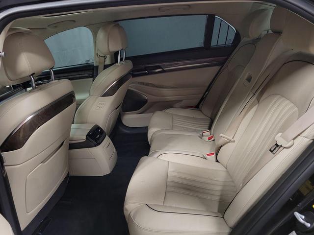 Photo of 2019 Victoria Black Genesis G90