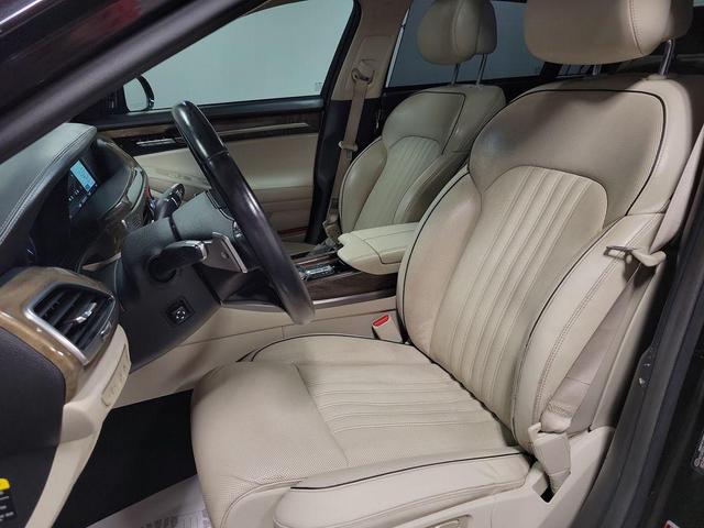Photo of 2019 Victoria Black Genesis G90