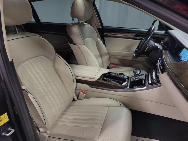Photo of 2019 Victoria Black Genesis G90