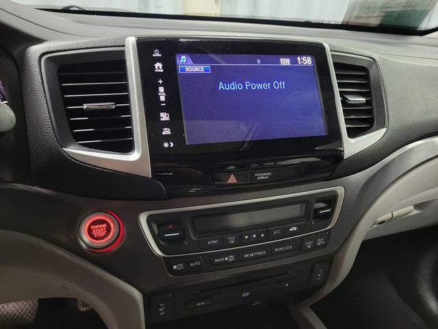 Photo of 2018 Lunar Silver Metallic Honda Pilot