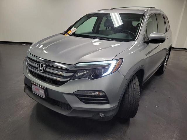 Photo of 2018 Lunar Silver Metallic Honda Pilot