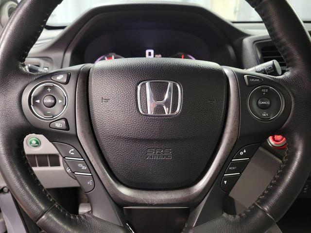 Photo of 2018 Lunar Silver Metallic Honda Pilot