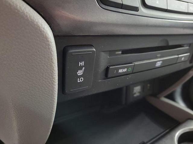 Photo of 2018 Lunar Silver Metallic Honda Pilot
