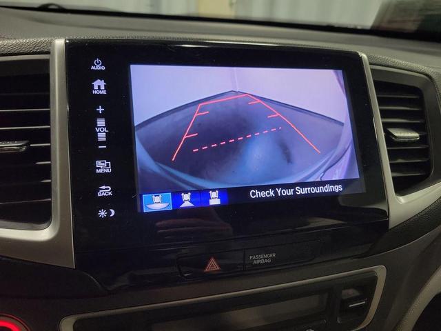 Photo of 2018 Lunar Silver Metallic Honda Pilot