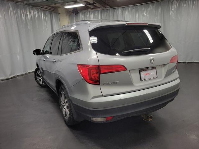 Photo of 2018 Lunar Silver Metallic Honda Pilot