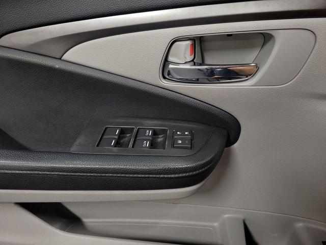 Photo of 2018 Lunar Silver Metallic Honda Pilot