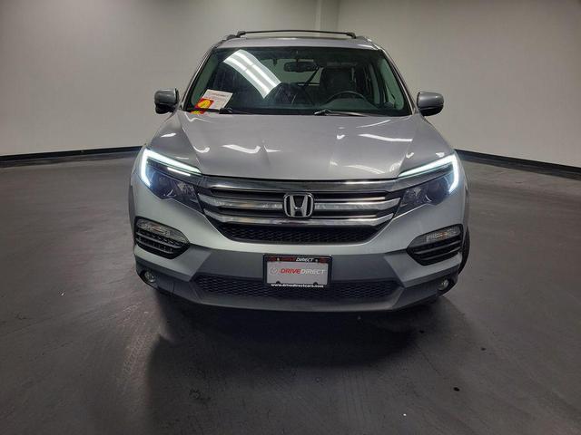 Photo of 2018 Lunar Silver Metallic Honda Pilot