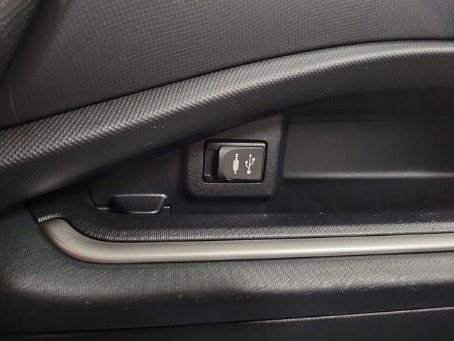 Photo of 2014 Super White Toyota Prius c
