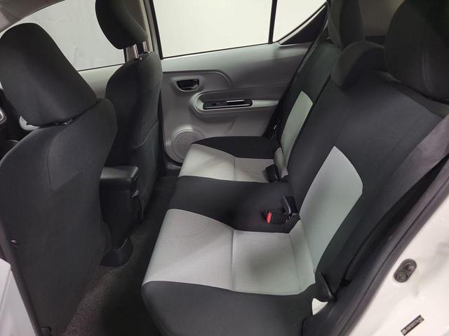 Photo of 2014 Super White Toyota Prius c