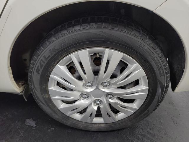 Photo of 2014 Super White Toyota Prius c