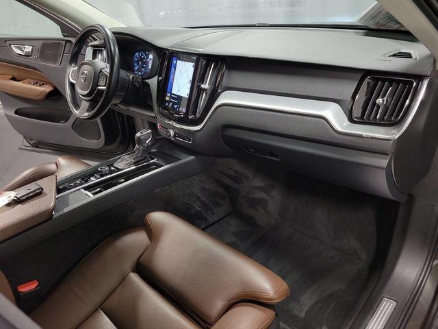 Photo of 2019 Pine Gray Metallic Volvo XC60