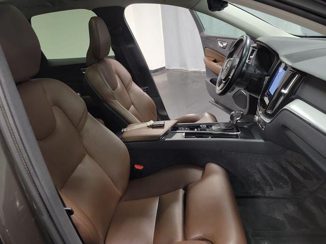 Photo of 2019 Pine Gray Metallic Volvo XC60