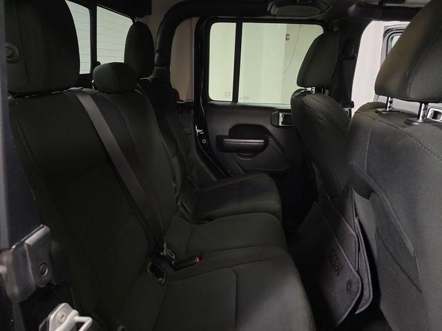 Photo of 2020 Black Clearcoat Jeep Gladiator