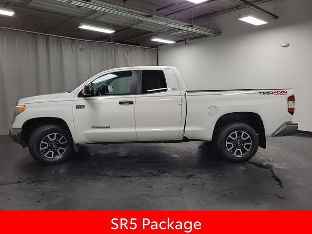 Photo of 2016 Super White Toyota Tundra
