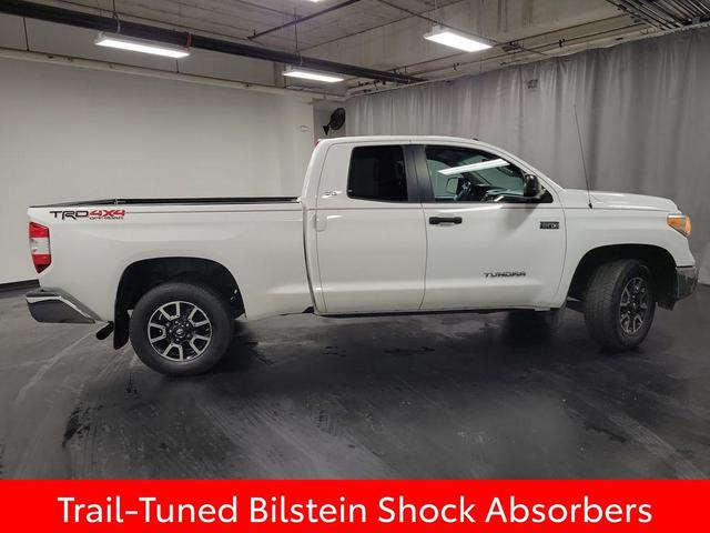 Photo of 2016 Super White Toyota Tundra