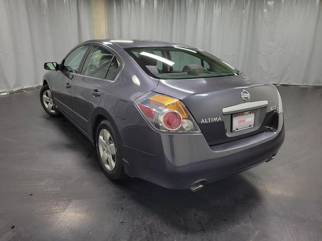 Photo of 2008 Dark Slate Metallic Nissan Altima