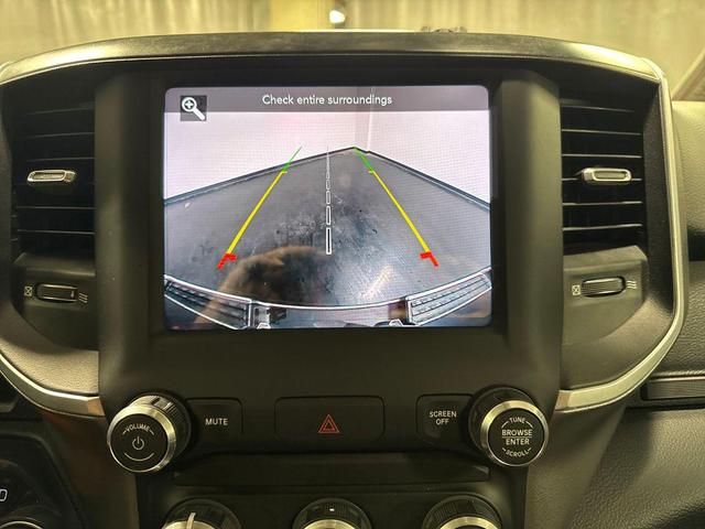 Photo of 2020 Diamond Black Crystal Pearlcoat RAM 1500