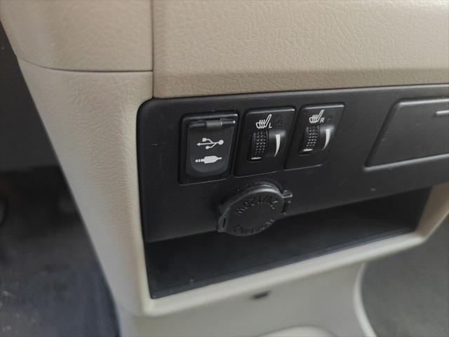 Photo of 2015 Sky Blue Pearl Toyota Sienna
