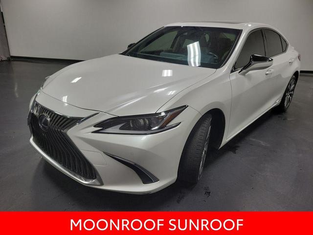 Photo of 2019 Eminent White Pearl Lexus ES 300h