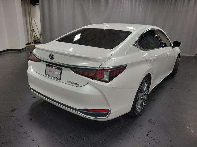 Photo of 2019 Eminent White Pearl Lexus ES 300h