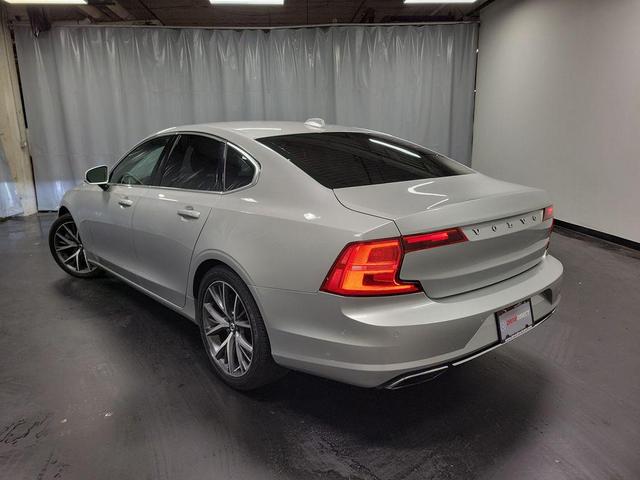Photo of 2017 Bright Silver Metallic Volvo S90