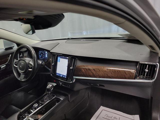 Photo of 2017 Bright Silver Metallic Volvo S90