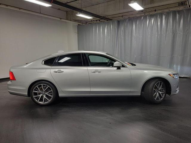 Photo of 2017 Bright Silver Metallic Volvo S90