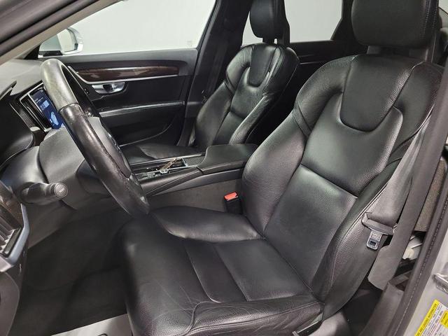 Photo of 2017 Bright Silver Metallic Volvo S90