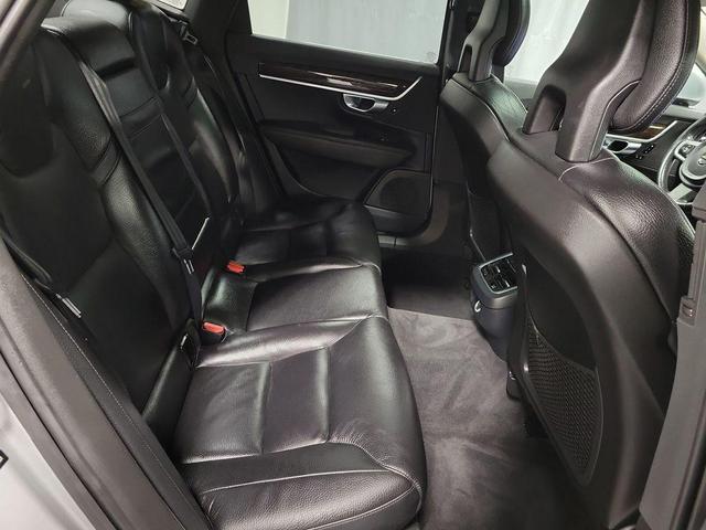 Photo of 2017 Bright Silver Metallic Volvo S90
