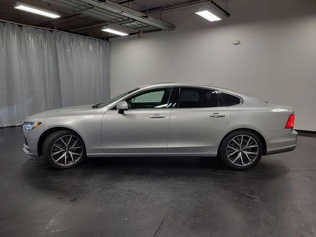 Photo of 2017 Bright Silver Metallic Volvo S90