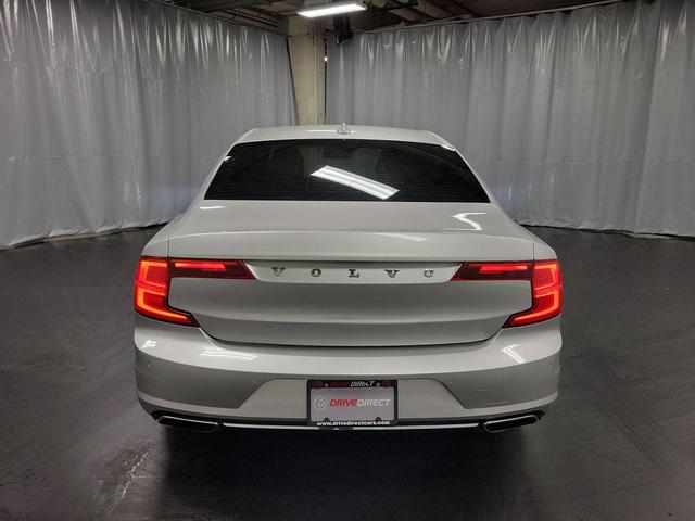 Photo of 2017 Bright Silver Metallic Volvo S90