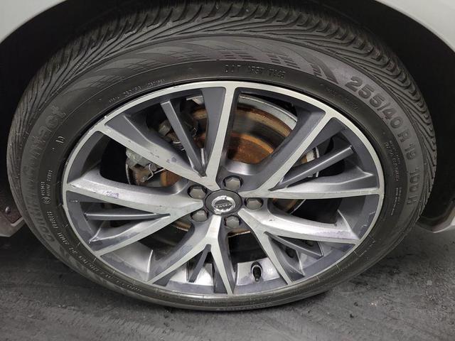 Photo of 2017 Bright Silver Metallic Volvo S90