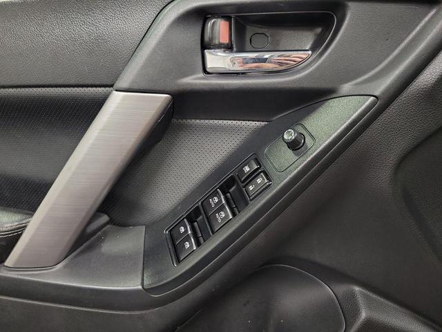 Photo of 2018 Ice Silver Metallic Subaru Forester