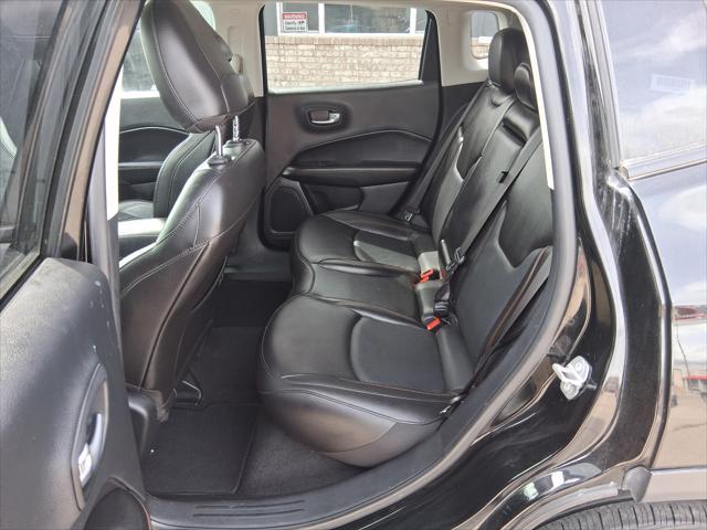 Photo of 2021 Diamond Black Crystal Pearlcoat Jeep Compass