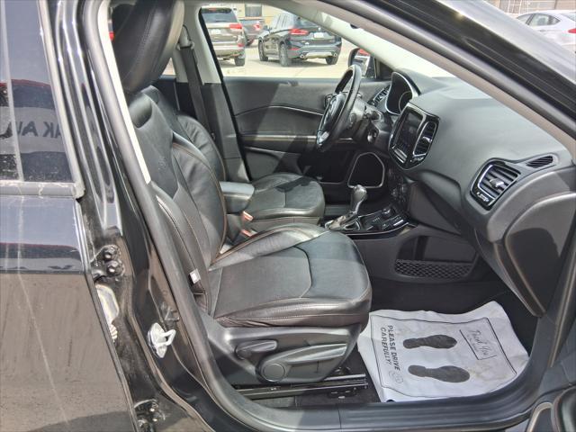 Photo of 2021 Diamond Black Crystal Pearlcoat Jeep Compass