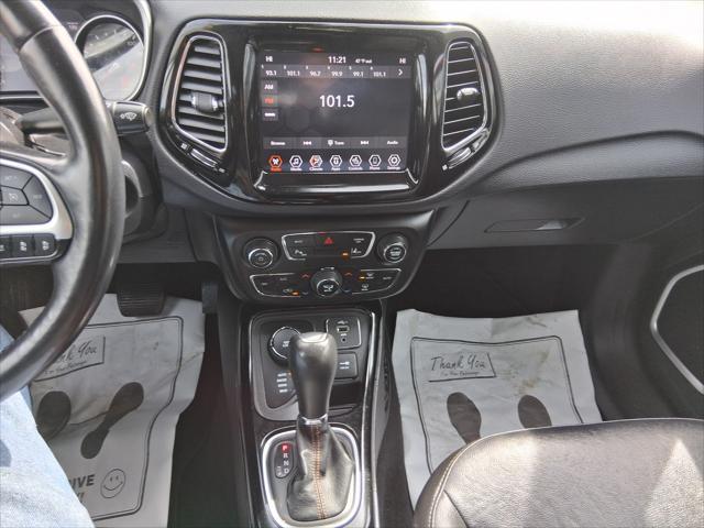Photo of 2021 Diamond Black Crystal Pearlcoat Jeep Compass
