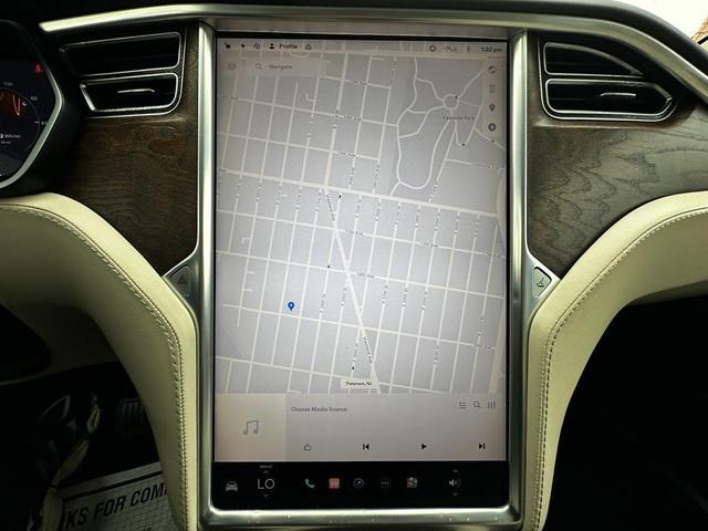 Photo of 2017 Pearl White Multi-Coat Tesla Model X