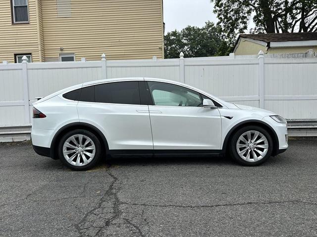 Photo of 2017 Pearl White Multi-Coat Tesla Model X