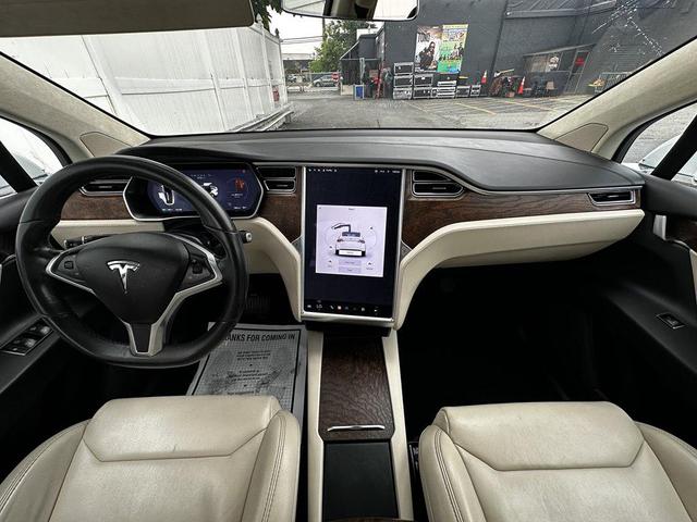 Photo of 2017 Pearl White Multi-Coat Tesla Model X