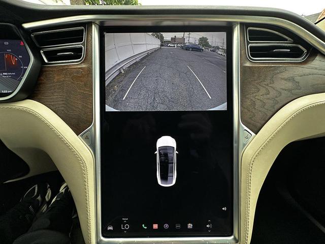 Photo of 2017 Pearl White Multi-Coat Tesla Model X