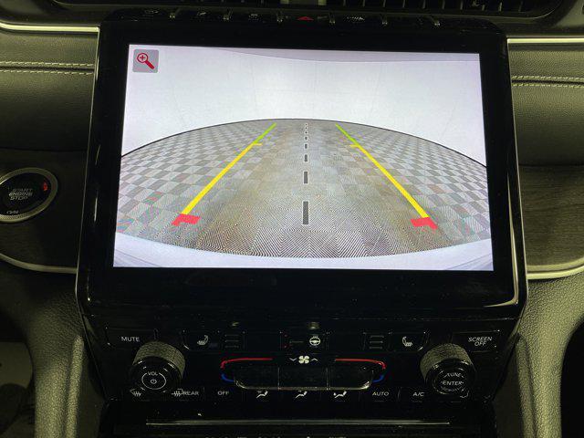 Photo of 2022 Silver Zynith Jeep Grand Cherokee