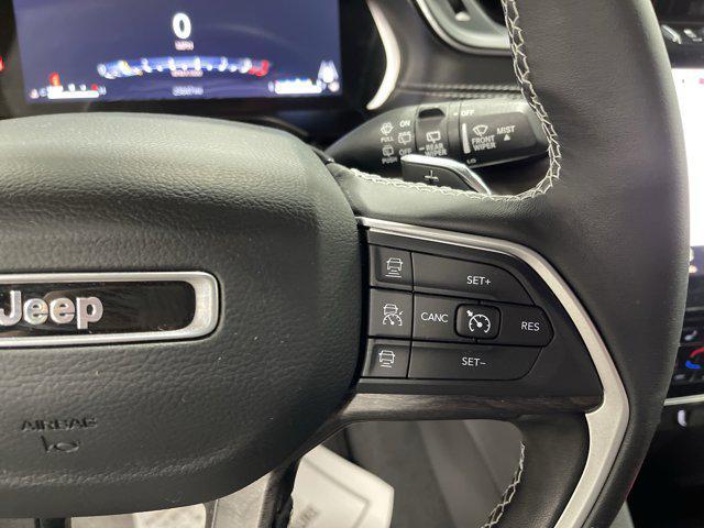 Photo of 2022 Silver Zynith Jeep Grand Cherokee