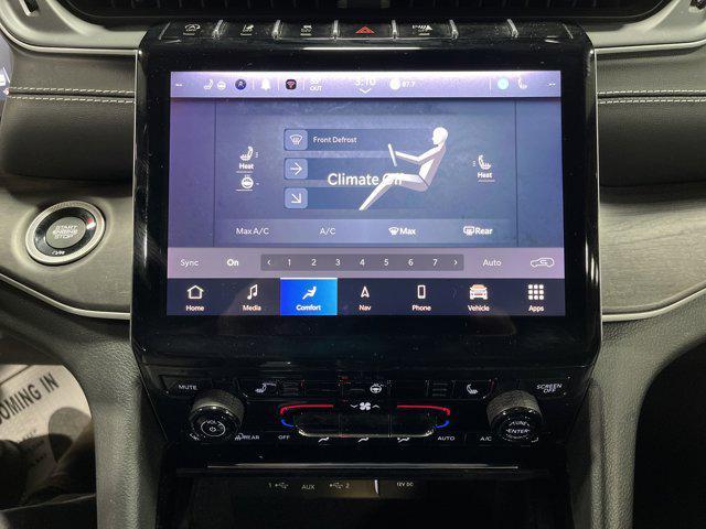Photo of 2022 Silver Zynith Jeep Grand Cherokee